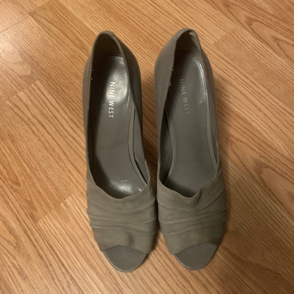 Pumps - Picture 2 of 2